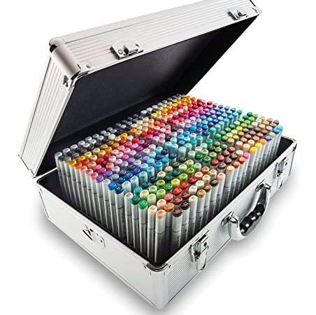 Copic CZ21075450 - Juego de 358 rotuladores (maletín metálico), tinta multicolor